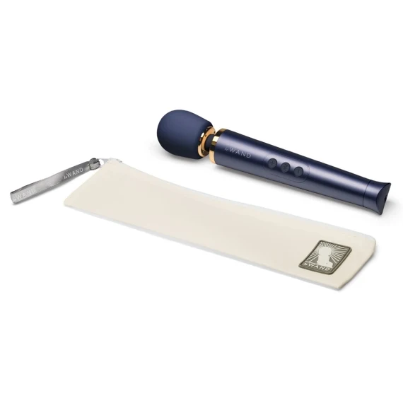 Le Wand Petite Rechargeable Wand Massager — Navy Blue – Image 4